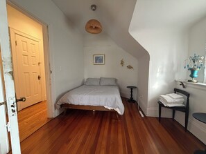 Iron/ironing board, WiFi, bed sheets - Fabulous 6-bedroom Mansion in Chicago perfect for your getaway. (Chicago)