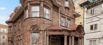 Fabulous 6-bedroom Mansion in Chicago perfect for your getaway.