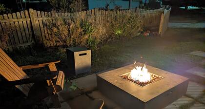 NEW! Cozy 2 bdrm Snug Harbor cottage steps from Point Judith Salt Pond & Marina