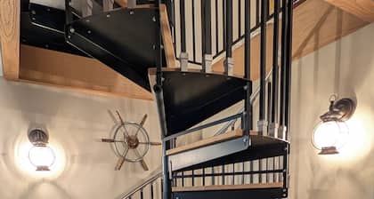 NEW! Cozy 2 bdrm Snug Harbor cottage steps from Point Judith Salt Pond & Marina