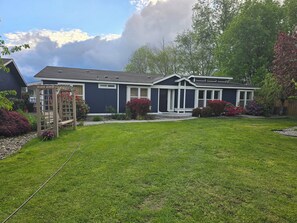 Exterior - Sandy Shores Luxurious Lake House, Hot Tub, Sauna, Huge Deck, Fireplace & Dock (Olympia)