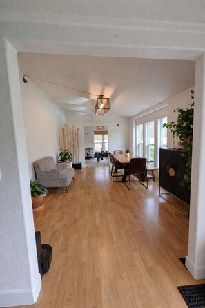 Lobby - Sandy Shores Luxurious Lake House, Hot Tub, Sauna, Huge Deck, Fireplace & Dock (Olympia)