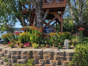 Property grounds - Sandy Shores Black Lake Estate, Hot Tub, Dock, Paddleboard, Treehouse & More! (Olympia)