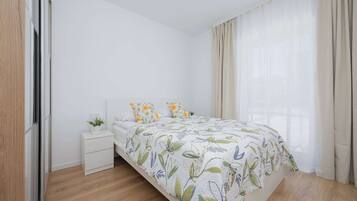 1 slaapkamer, een strijkplank/strijkijzer, wifi, beddengoed