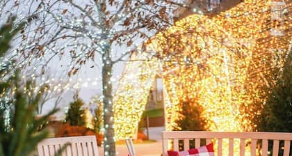 The Captain's Suite: Elegant & Historic Estate Stay at Mustard Seed Hill