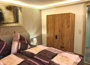 1 habitación y muebles diferentes