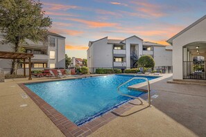 Pool - Cozy 1-bedroom apartment in charming Fort Worth with AC (Fort Worth)