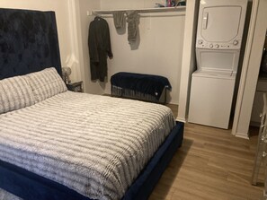 Room - Cozy 1-bedroom apartment in charming Fort Worth with AC (Fort Worth)