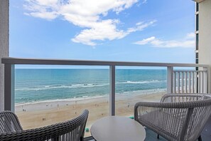 Property grounds - Oceanfront 2 Queen | Daytona Grande Oceanfront Resort | Direct Beachfront Stay (Daytona Beach)