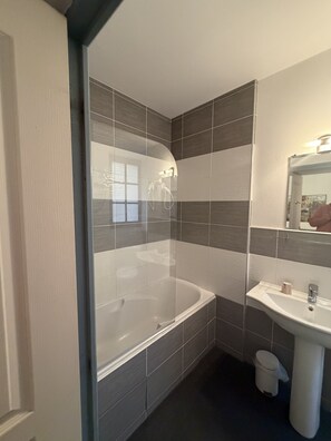 Superior Suite, Ensuite | Bathroom - Le coin des Halles (Cahors)