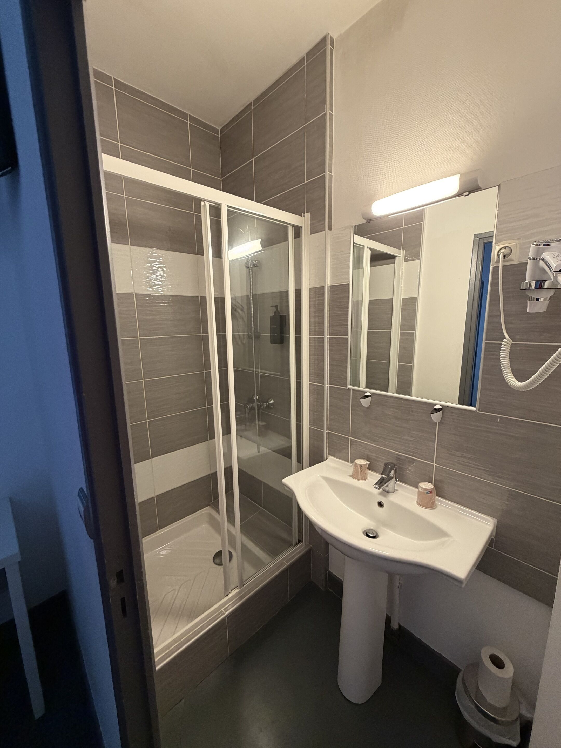 Standard Double Room | Bathroom