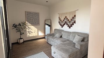 Suite, Balcony | Living area