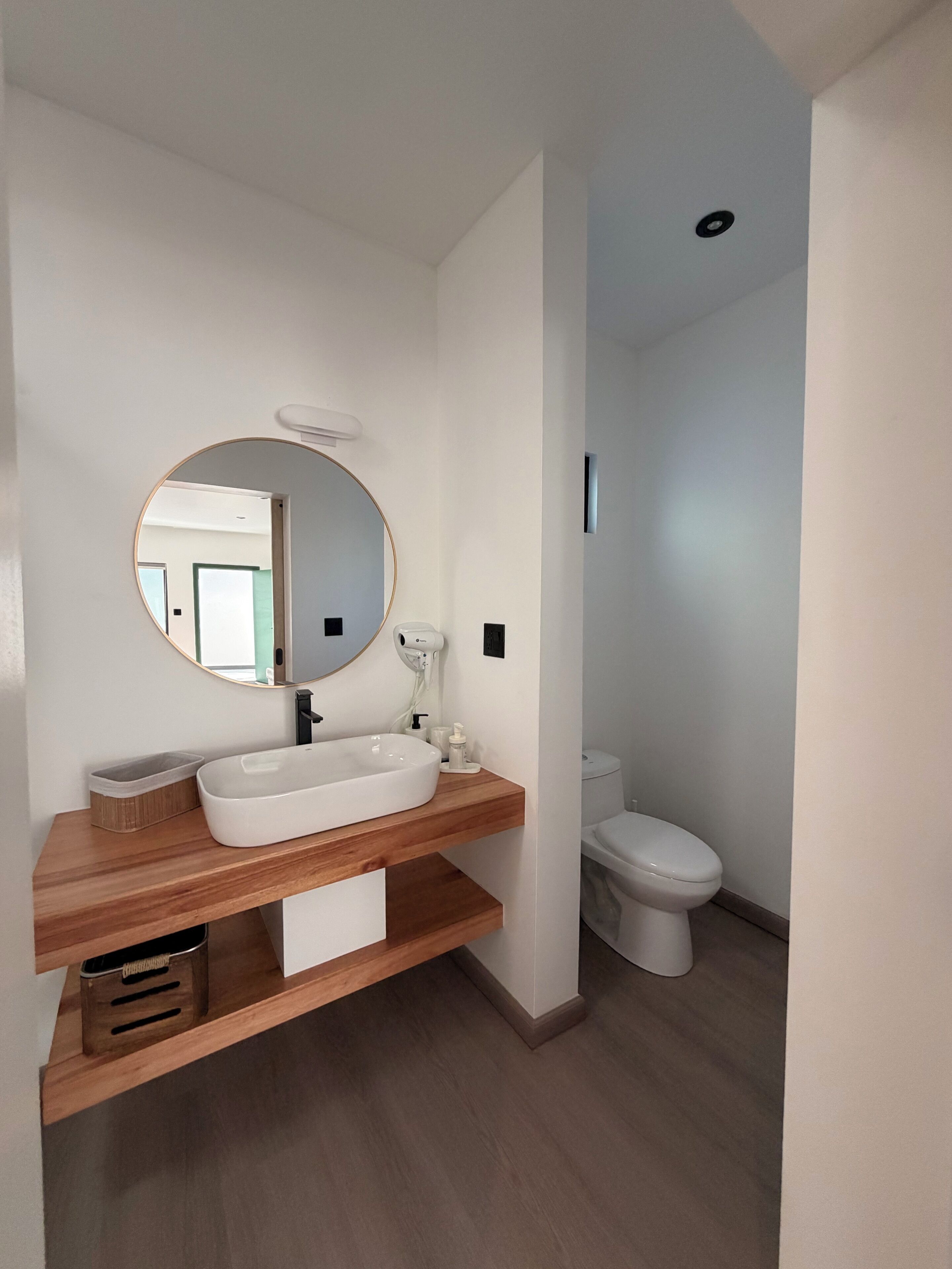 Habitación estándar | Baño | Regadera, secadora de cabello, toallas, jabón 
