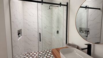 Standardzimmer | Badezimmer | Dusche, Haartrockner, Handtücher, Seife