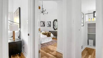 Strykejern/-brett, reiseseng for barn, wi-fi og sengetøy