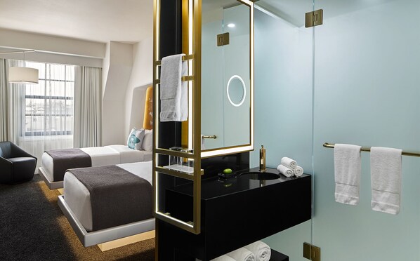 Iron/ironing board, free WiFi, bed sheets