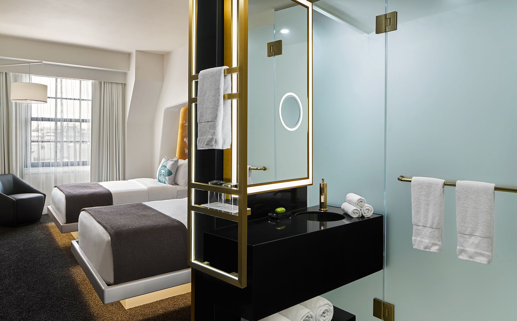 Iron/ironing board, free WiFi, bed sheets