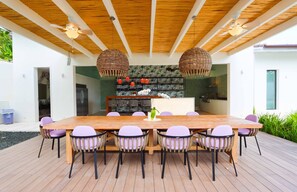 Outdoor dining - Luxurious Villa in Casa de Campo - 8 Bedrooms, Private Pool & Bar Area (La Romana)