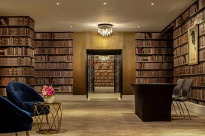 Interior - Classic King | Hotel Washington | A Room Steps from the White House (Washington)