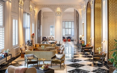 Interior. Two Monument View King Spa Suite | Hotel Washington | Near Iconic Landmarks
