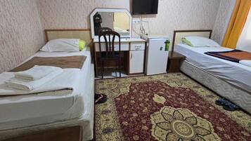 Chambre Triple Classique, vue ville | Wi-Fi gratuit