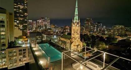 Luxury Condo Great Location + Gym + Pool + Sauna