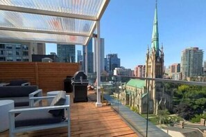 Terrace/patio - Luxury Condo Great Location + Gym + Pool + Sauna (Toronto)