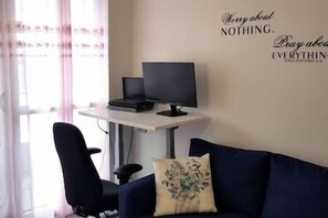 Interior - New Yorkville Condo Great Location + Gym and Pool! (Toronto)