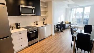 Coffee/tea maker, fridge, microwave, oven