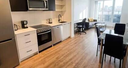 2 Bedroom Modern Condo Great Location + Free Gym!