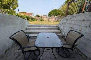 Outdoor dining - Serene Scarborough 2BR Retreat Near Parks & DT (Toronto)