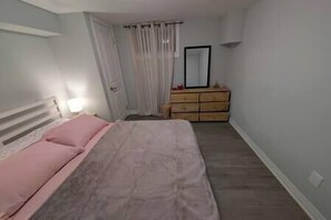 Fer et planche Ă repasser, Wi-Fi, literie fournie