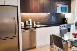 Fridge, microwave, oven, stovetop - New 2 Bedroom Condo Downtown With Gym! (Toronto)