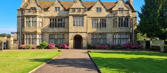 Modern 1-Bed near Warwick Castle w/ Private Entry &  Parking