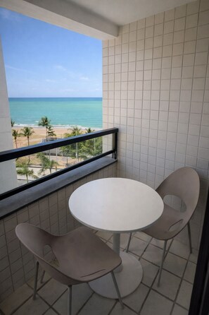 Family Apartment, Partial Sea View | Outdoor dining - Apê Av. Boa Viagem Praia & restaurantes (Recife)