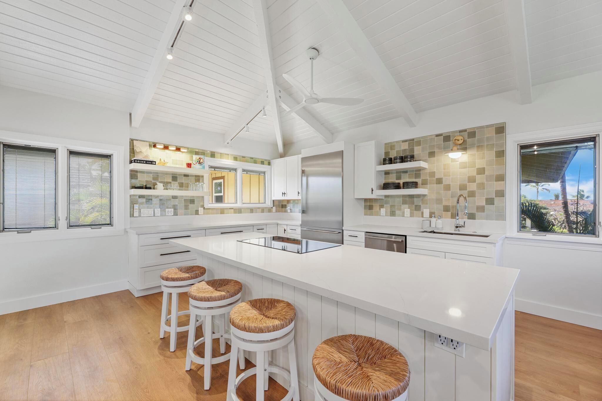 Micro-ondes, four, plaque de cuisson, lave-vaisselle