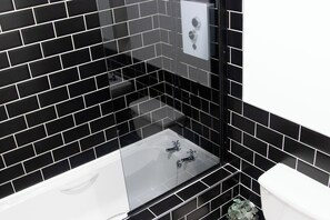 Hair dryer, towels, soap, toilet paper - Urban once- Located in a central location, close to the main attractions (Aberdeen)