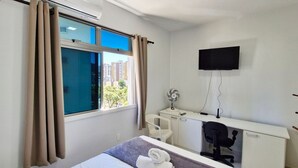 Apartemen Basic | Ruang kerja ramah laptop, Wi-Fi gratis, dan seprai linen