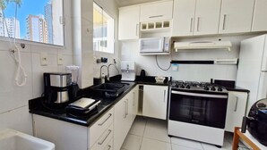 Apartemen Basic | Dapur pribadi | Lemari es, microwave, oven, dan blender