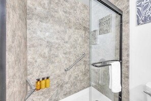 Shower - Sunny Side Retreat|Sleeps 15 (Sparks)