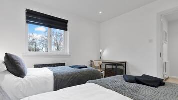 3 bedrooms, iron/ironing board, Internet, bed sheets