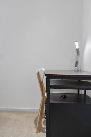 Interior - Stylish 3-Bed Home with Private Garden in Airdrie (Airdrie)