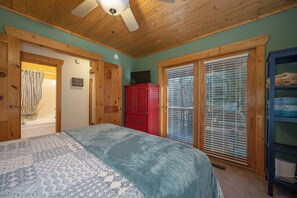 Iron/ironing board, free WiFi, bed sheets - One of a kind Cabin on Lake Lure w/Acerage & 200 ft of shoreline in Quiet Cove (Lake Lure)