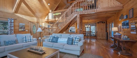 Smart-TV, Kamin, Stereoanlage