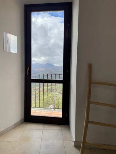 Apartment 2 minutes from the main square with mountain and valley views