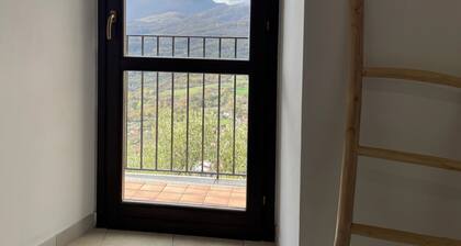 Apartment 2 minutes from the main square with mountain and valley views