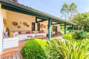 Terrace/patio - Villa Ysée - Villa 10 personnes, Piscine chaufée (Saint-Jean-de-Luz)