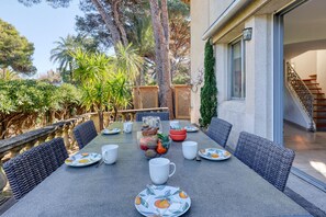 Outdoor dining - Maison Gecko - Proche de la plage (Cavalaire-sur-Mer)