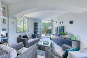 TV - Maison Gecko - Proche de la plage (Cavalaire-sur-Mer)