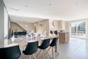 Dining - Gîte de l'olivier - Piscine et Jacuzzi (Grignan)